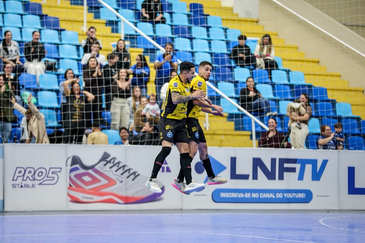 Tubarão arranca empate do vice-líder Joinville no fim