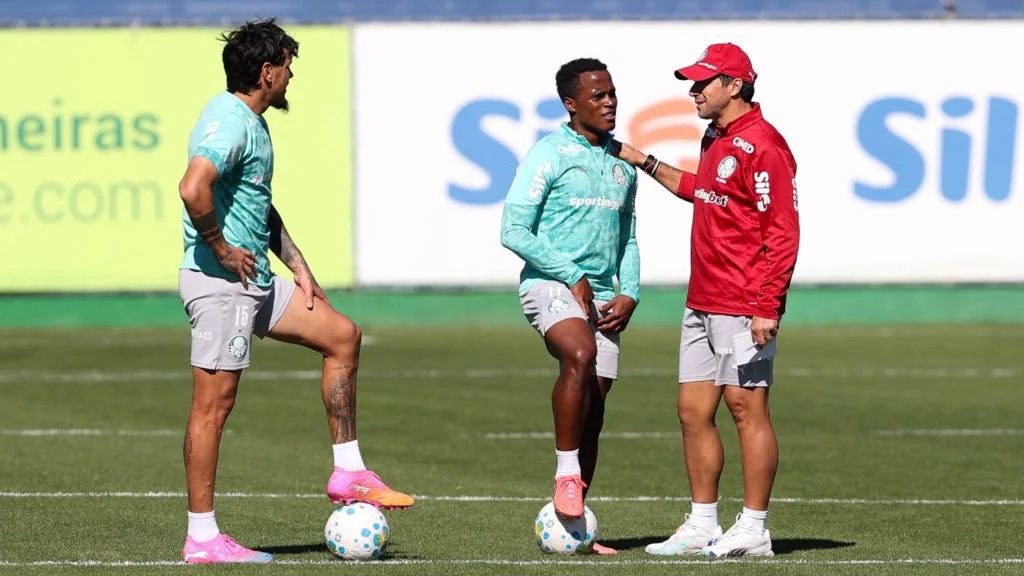 Paulinho? Três na zaga? Palmeiras pode ter até nove desfalques e faz mudanças contra Atlético-MG