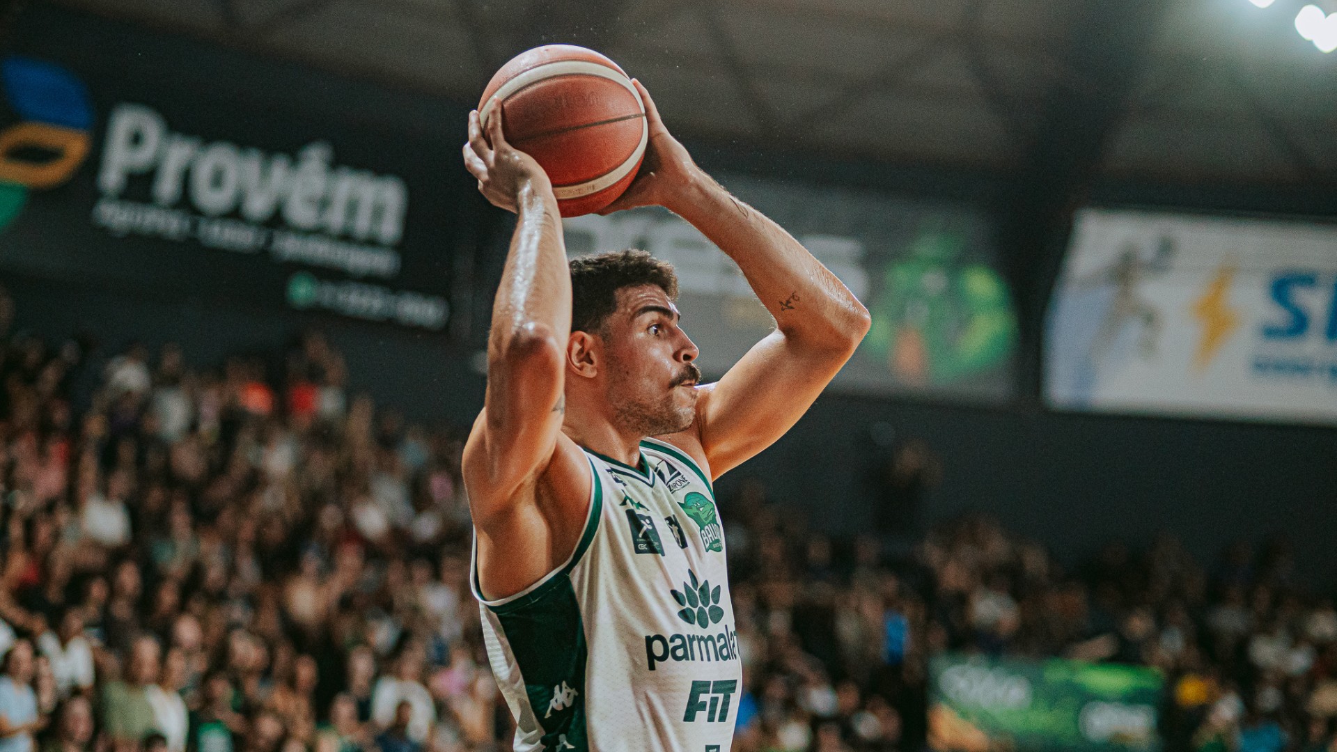 Bauru Basket renova com Gustavo Santana para a temporada 2026/27
