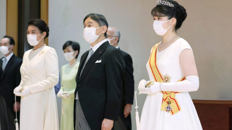 Japão reforma monarquia, mas ainda exclui mulheres da sucessão