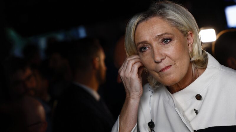 Le Pen confirma que será candidata à Presidência da França, apesar de condenação e uso de tornozeleira