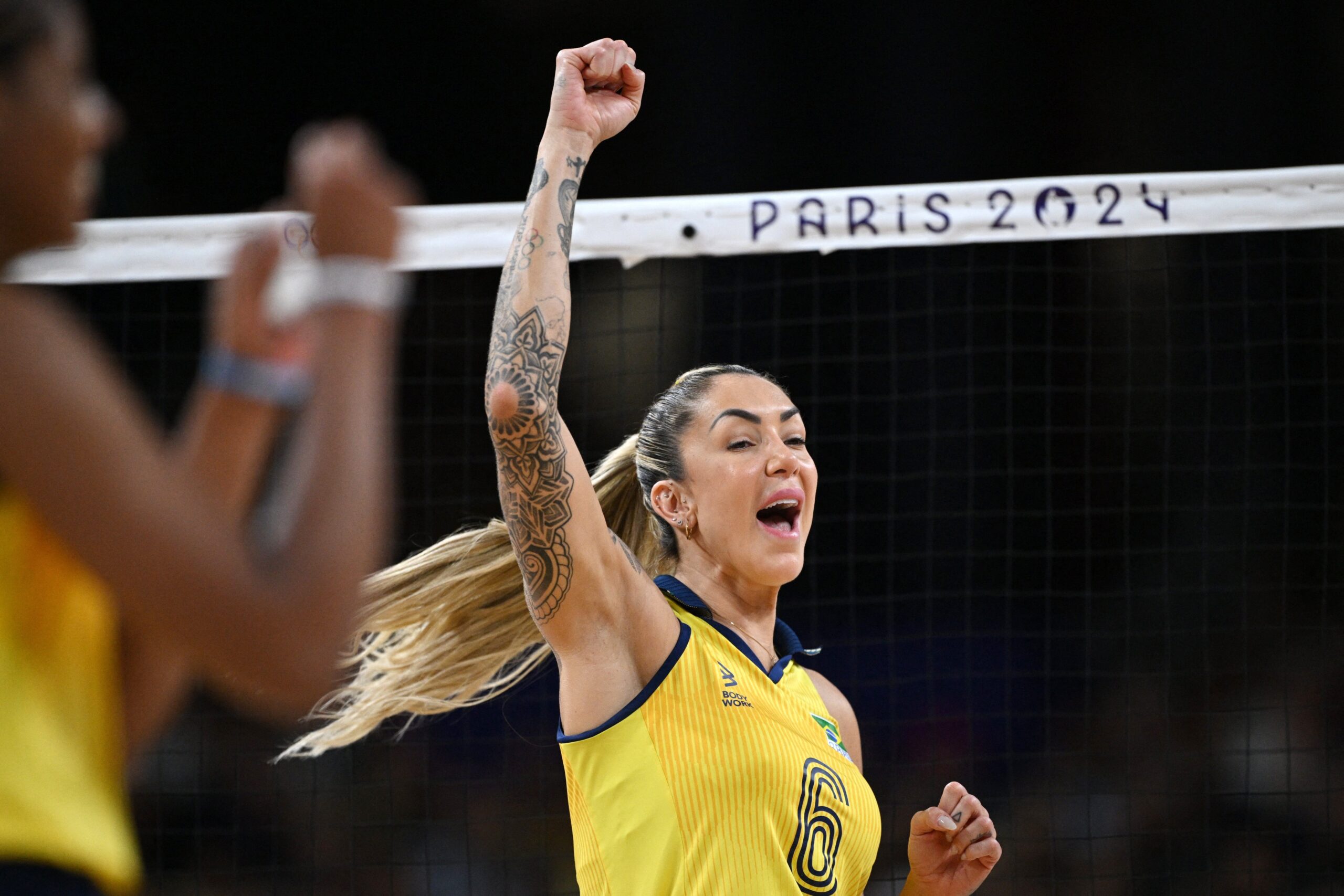 Sesc Mogi promove aula de vôlei com a central bicampeã olímpica Thaisa; saiba mais
