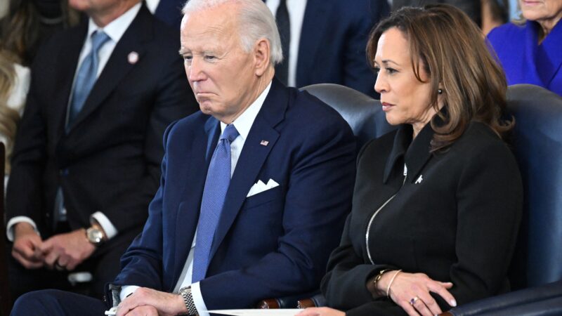 Biden anuncia livro de memórias e afirma que tratamento contra o câncer vai ‘muito bem’
