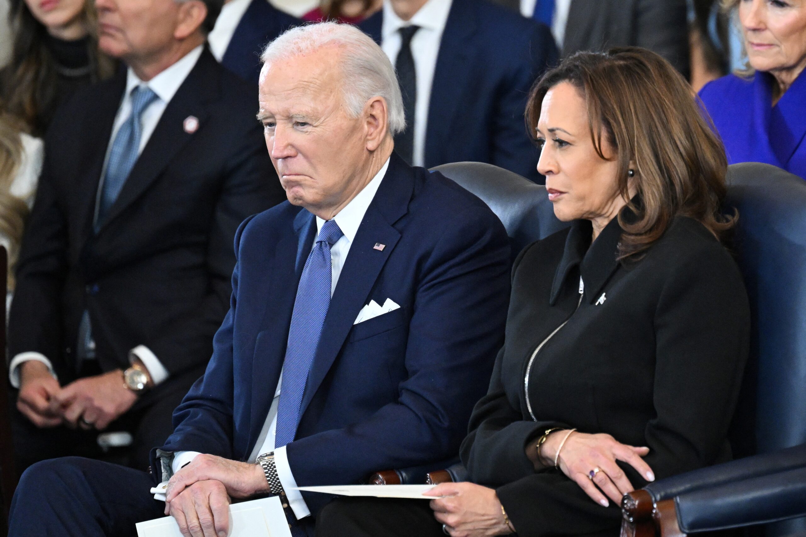 Biden anuncia livro de memórias e afirma que tratamento contra o câncer vai ‘muito bem’