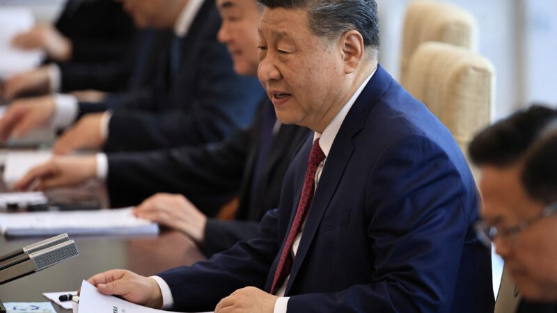 China critica tarifas dos EUA e reforça apoio ao Brasil contra o que chama de interferência externa