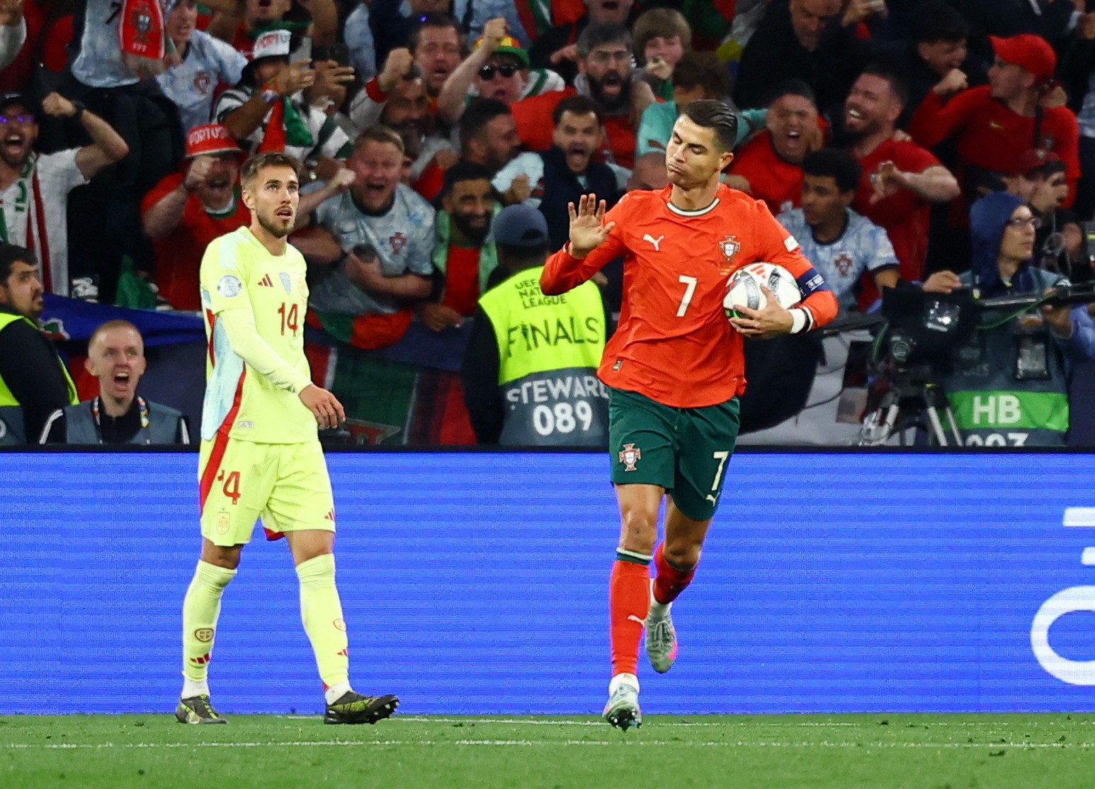 Invicta há 34 jogos, Espanha busca recorde e encara única seleção que “carimbou” série sem derrotas