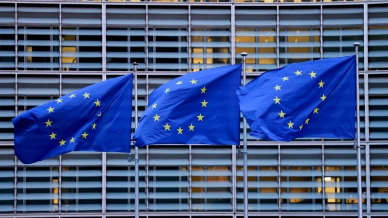 UE anuncia € 10 bilhões para financiar sete gigafábricas de IA e reduzir distância de EUA e China na tecnologia