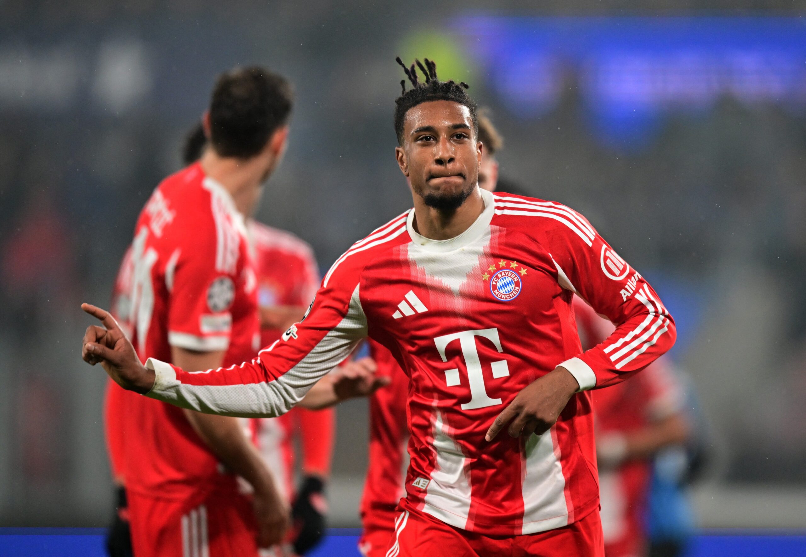 Olise manifesta desejo de jogar no Real Madrid e pode deixar o Bayern, diz jornal