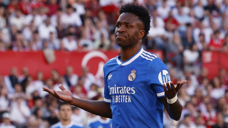 Vini Jr se apresenta na segunda em meio a cabo de guerra com o Real Madrid por renovação