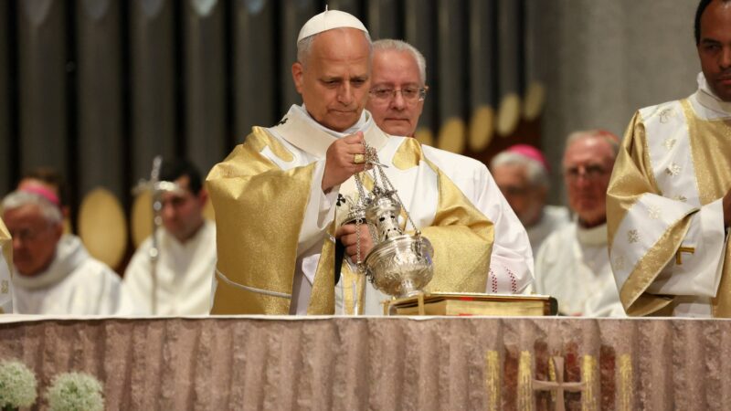 Vaticano excomunga grupo ultraconservador: pode ou não pode missa em latim?