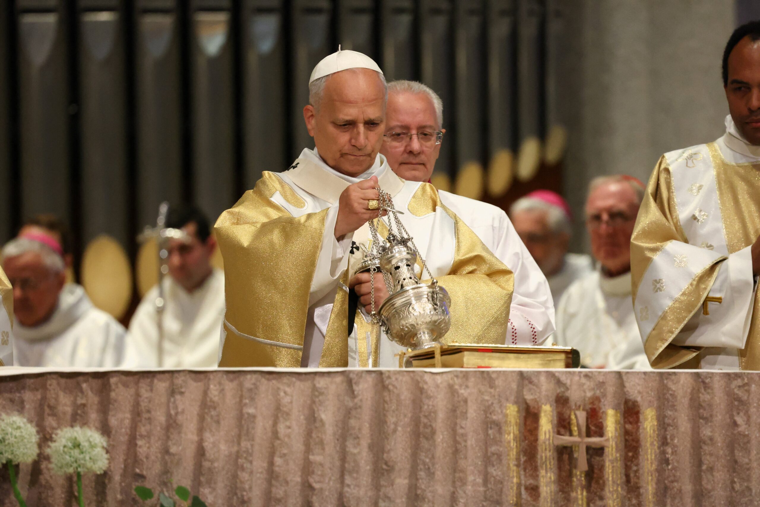 Vaticano excomunga grupo ultraconservador: pode ou não pode missa em latim?