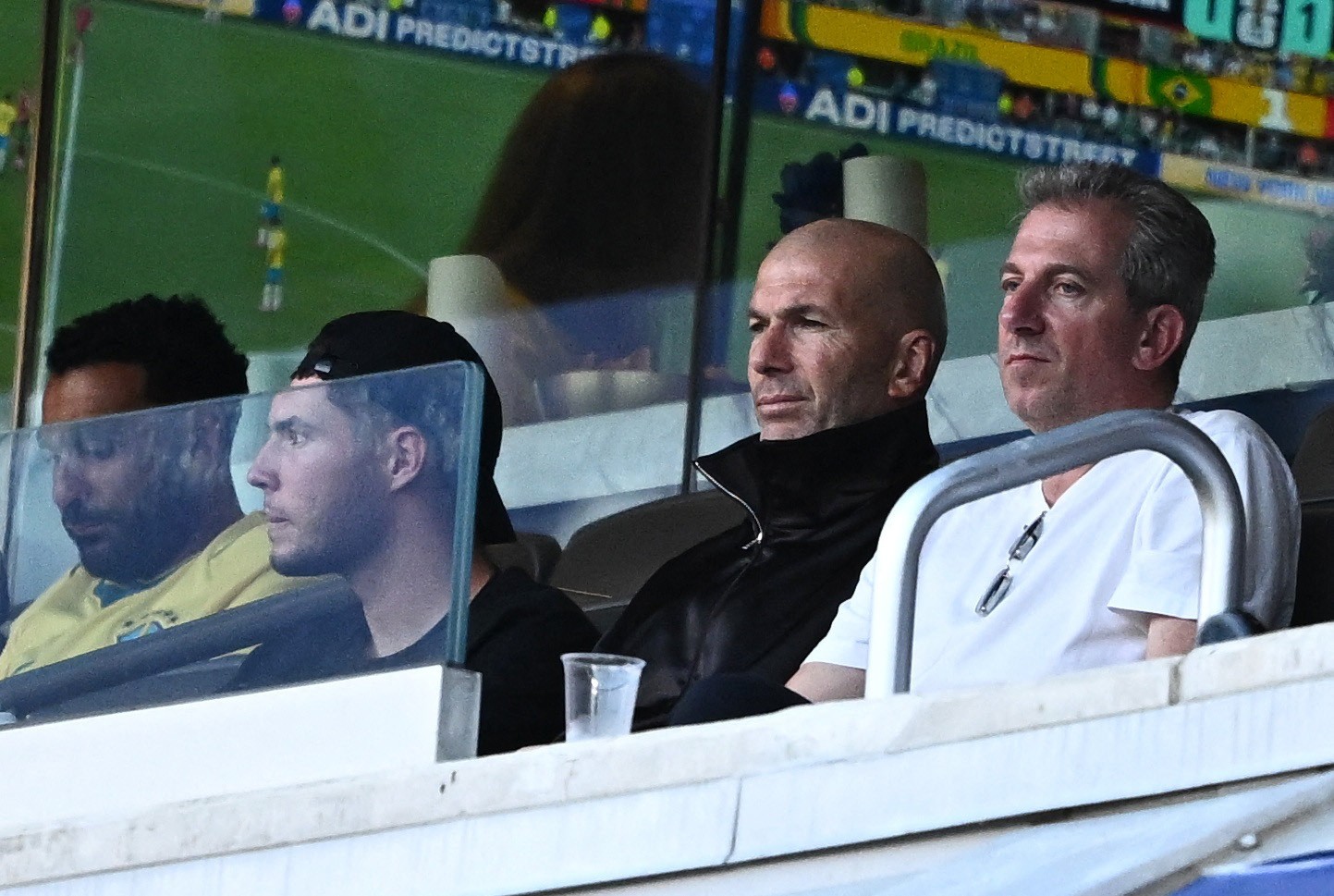Jornal revela data para início de Zidane no comando da França