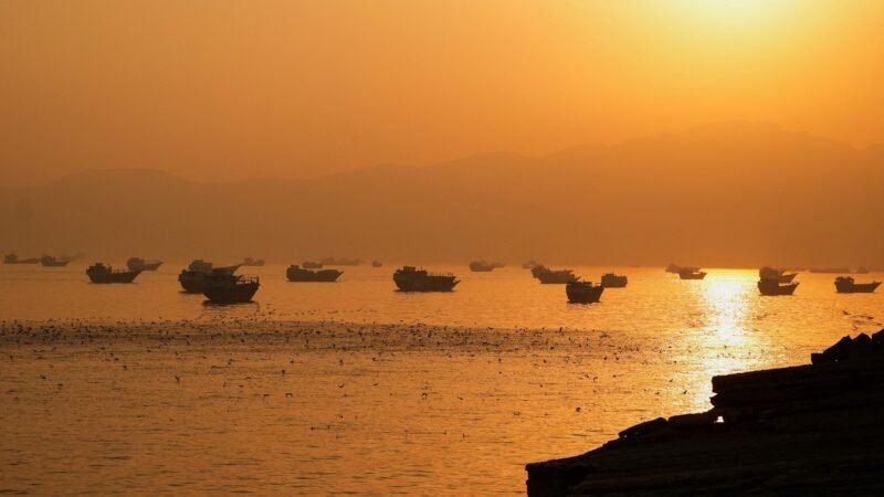 Exportações de petróleo do Golfo Pérsico se recuperam em junho, mas seguem 40% abaixo do pré-guerra