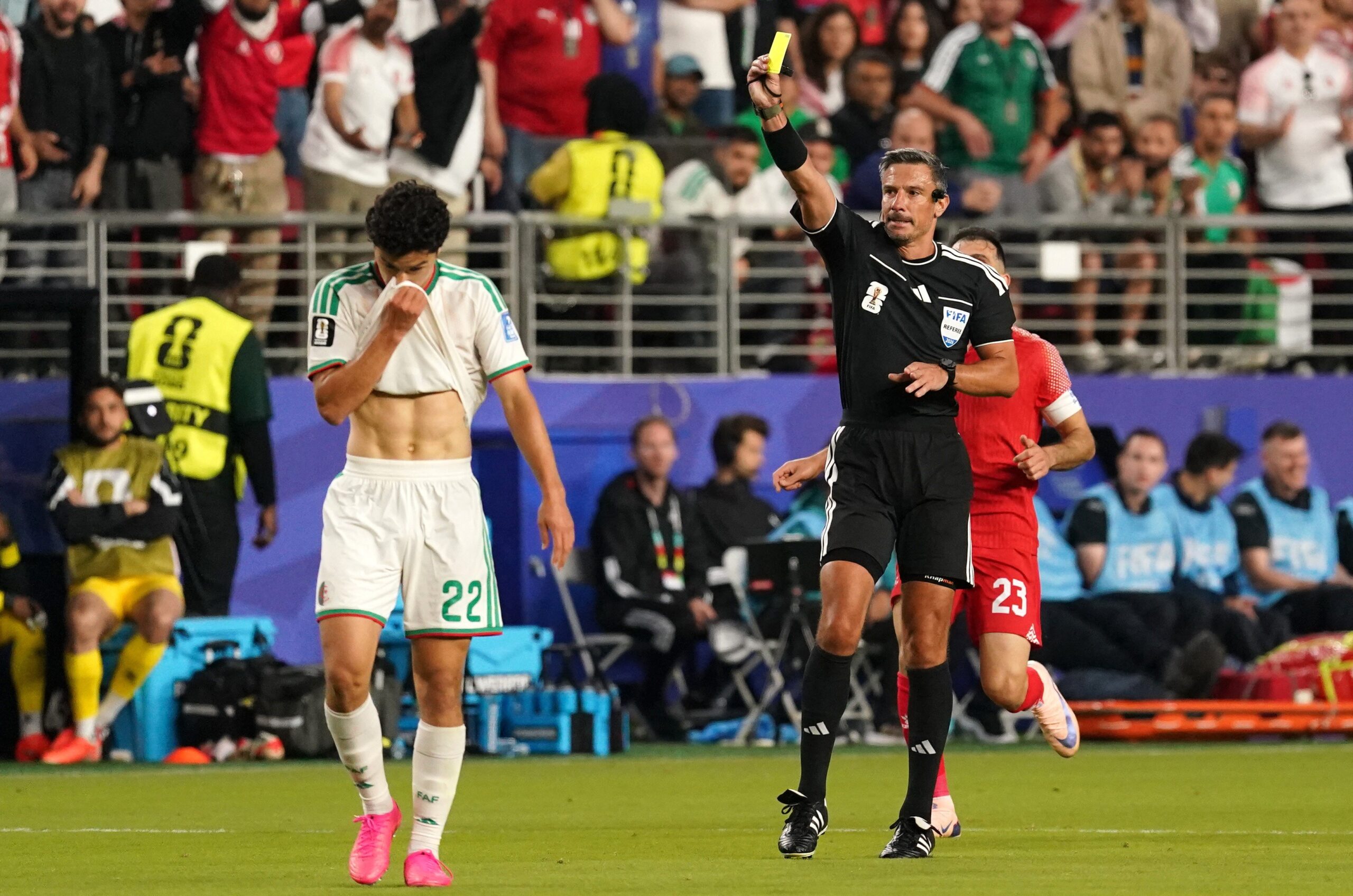 Árbitro da final da Copa entre Espanha e Argentina já foi detido em festa com drogas e prostitutas