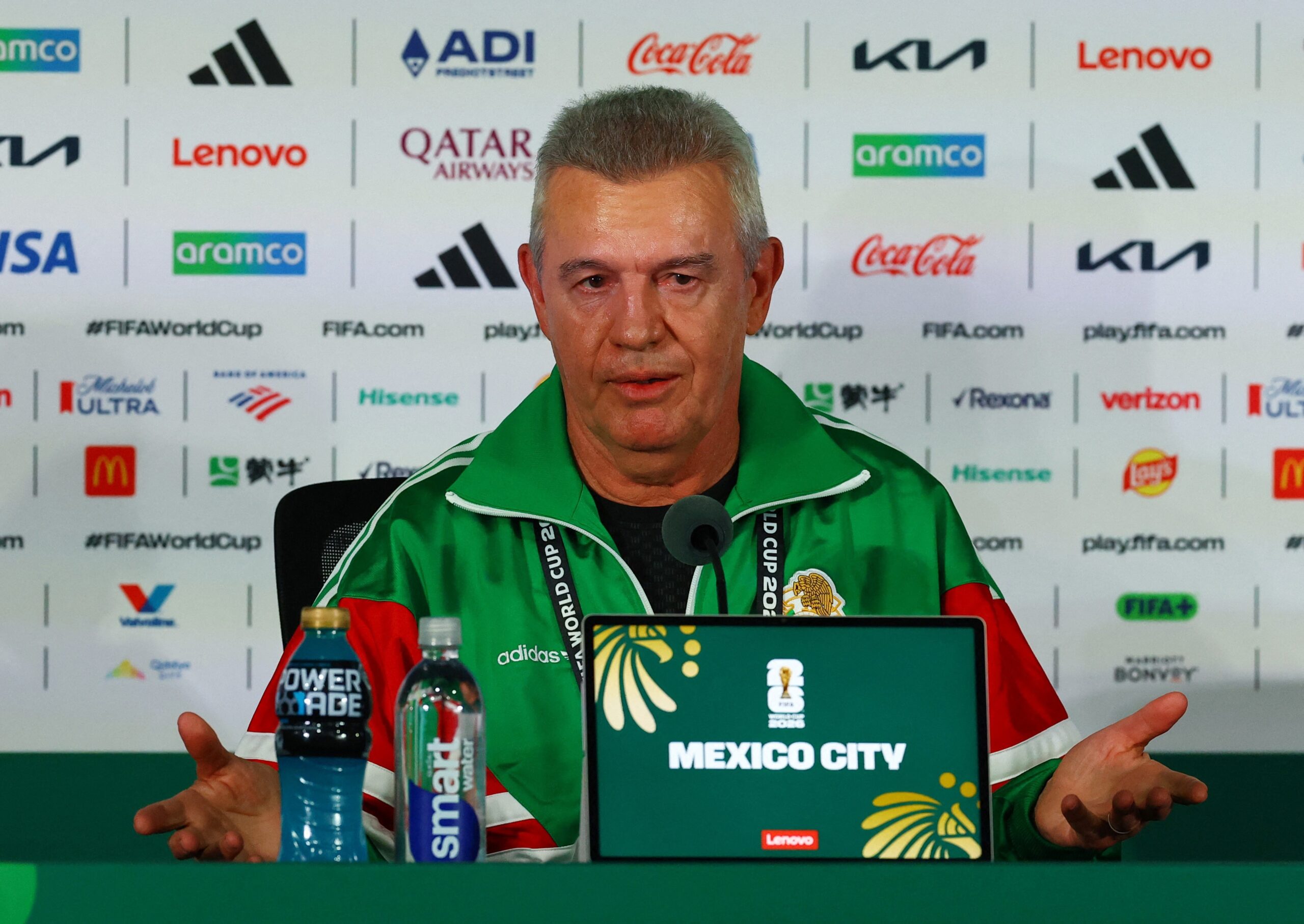 Técnico do México critica Fifa por possível troca de horário de jogo: “É um verdadeiro soco no estômago”