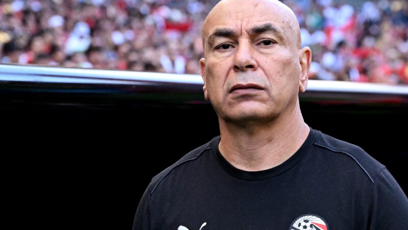 Egito renova contrato com o técnico 
Hossam Hassan depois de campanha histórica na Copa