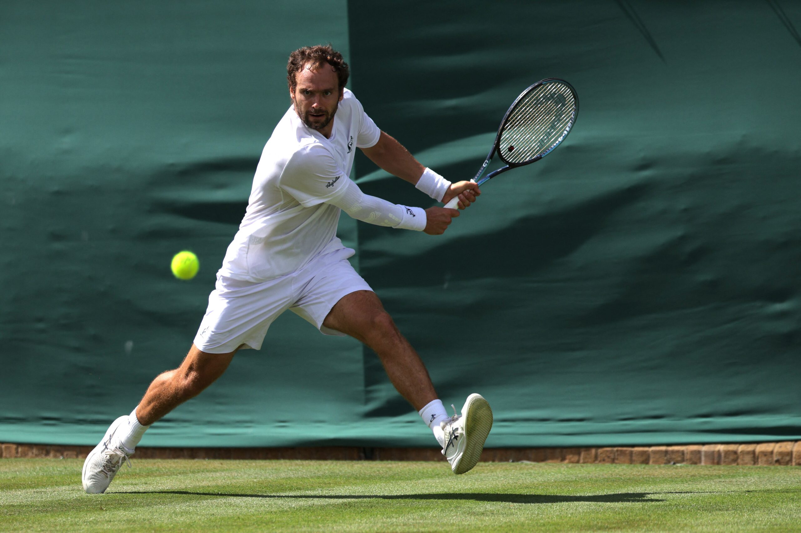Conheça Roman Safiullin, adversário de João Fonseca em Wimbledon e fã de Harry Potter e carros
