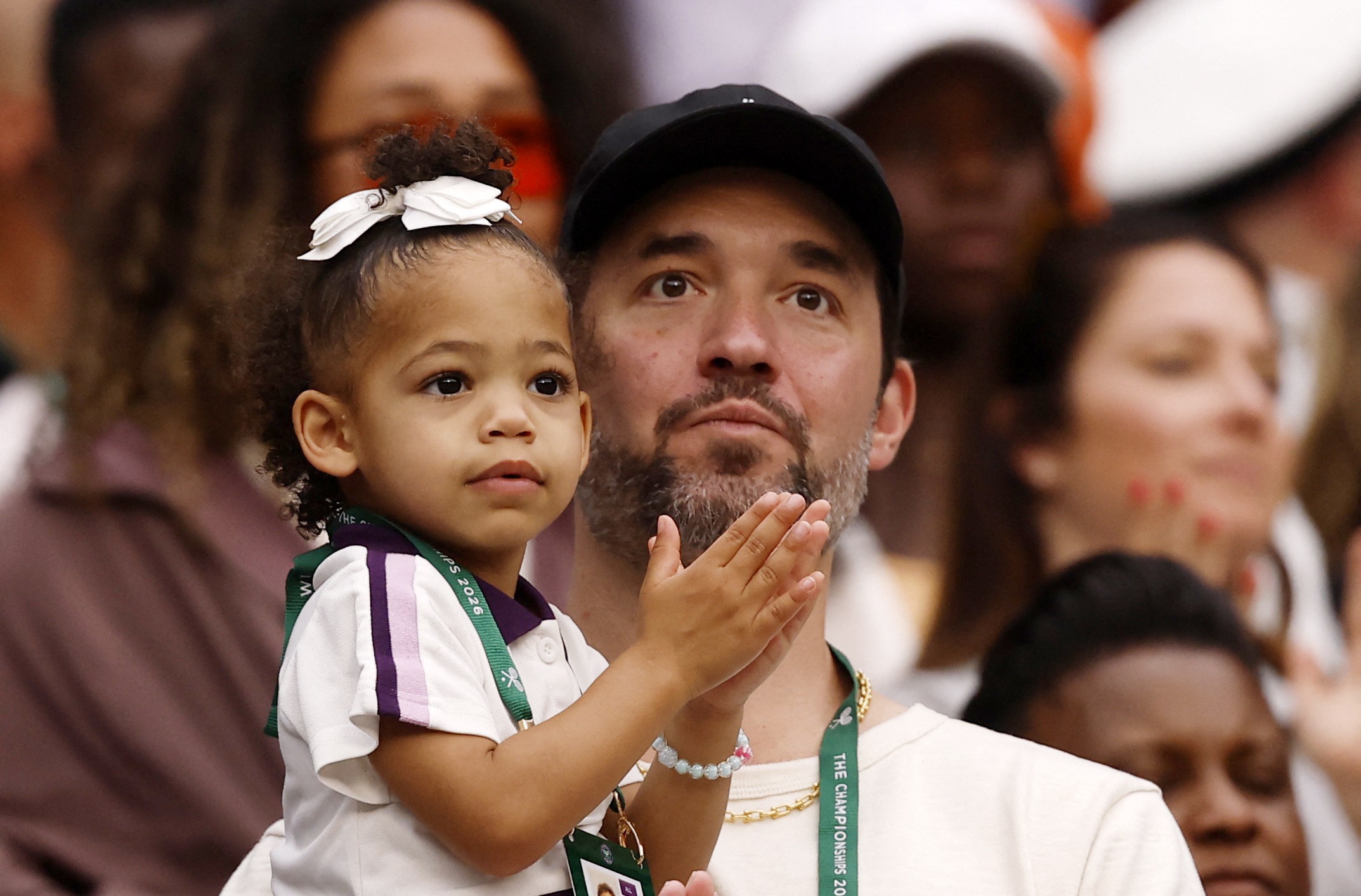 Serena Williams volta a Wimbledon após quatro anos, empolga a torcida, mas é eliminada na 1ª rodada