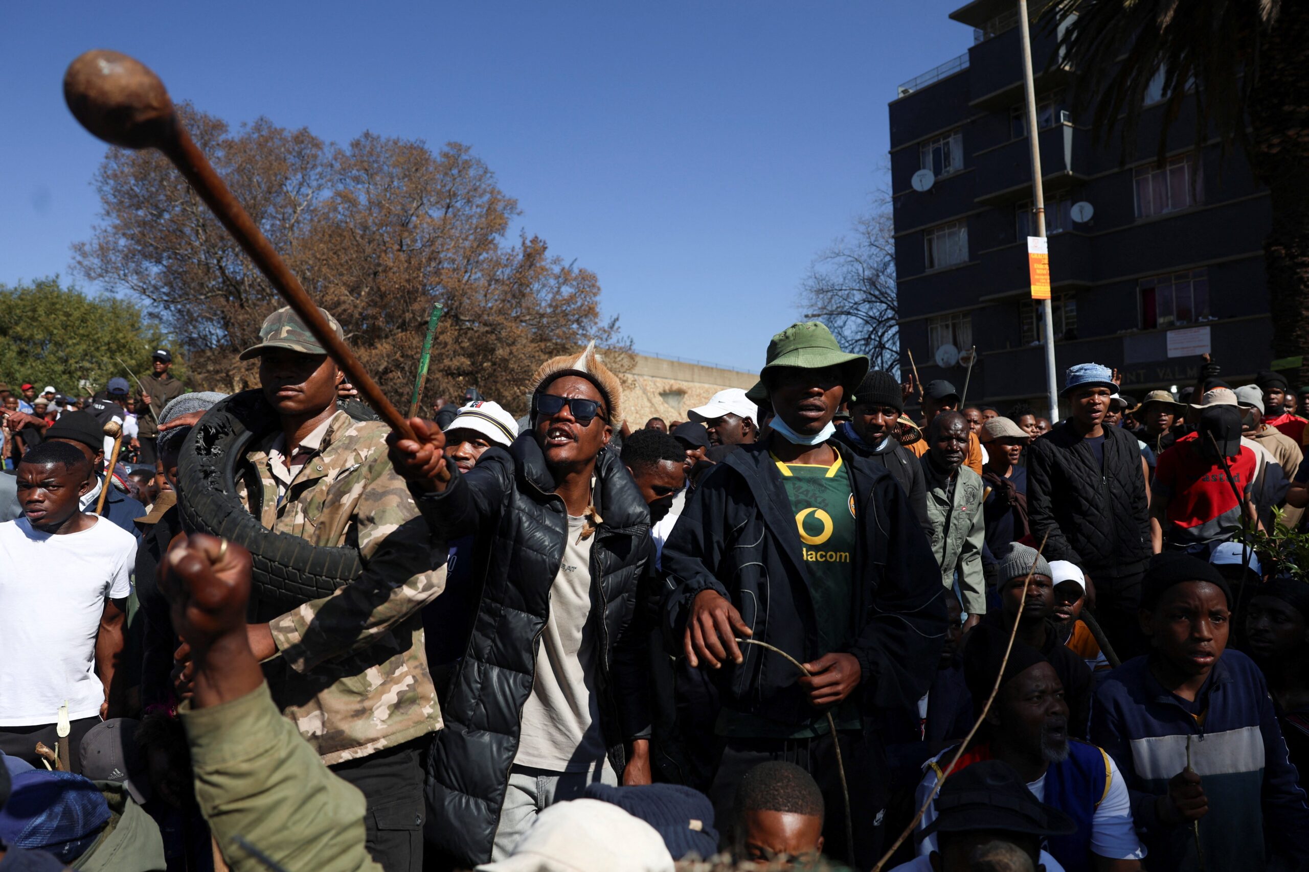 África do Sul diz que mais de 900 foram presos durante protestos anti-imigração no país