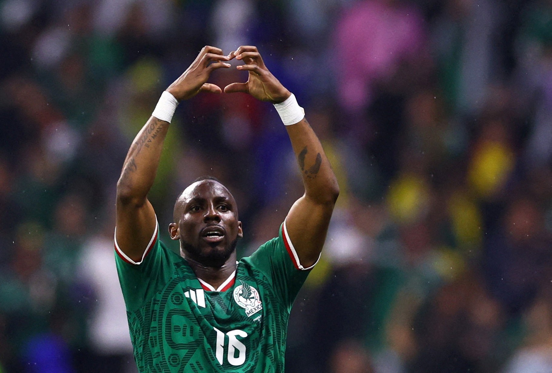 Artilheiro do México era chamado de “Bêbado” e já se envolveu em briga de faca com colega de time