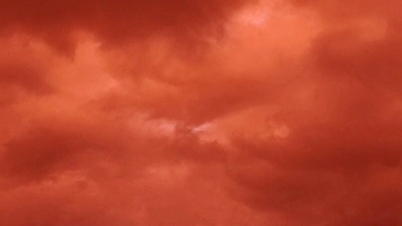 VÍDEO: pôr do sol deixa o céu vermelho intenso na capital da Venezuela