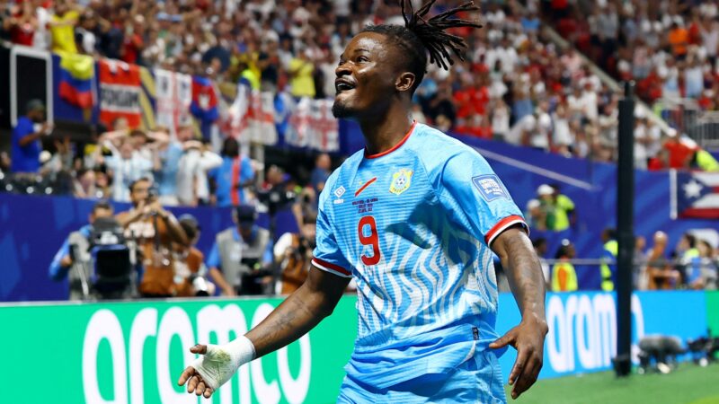 Autor do gol da RD Congo contra a Inglaterra foi herói nas Eliminatórias e fez carreira em Portugal