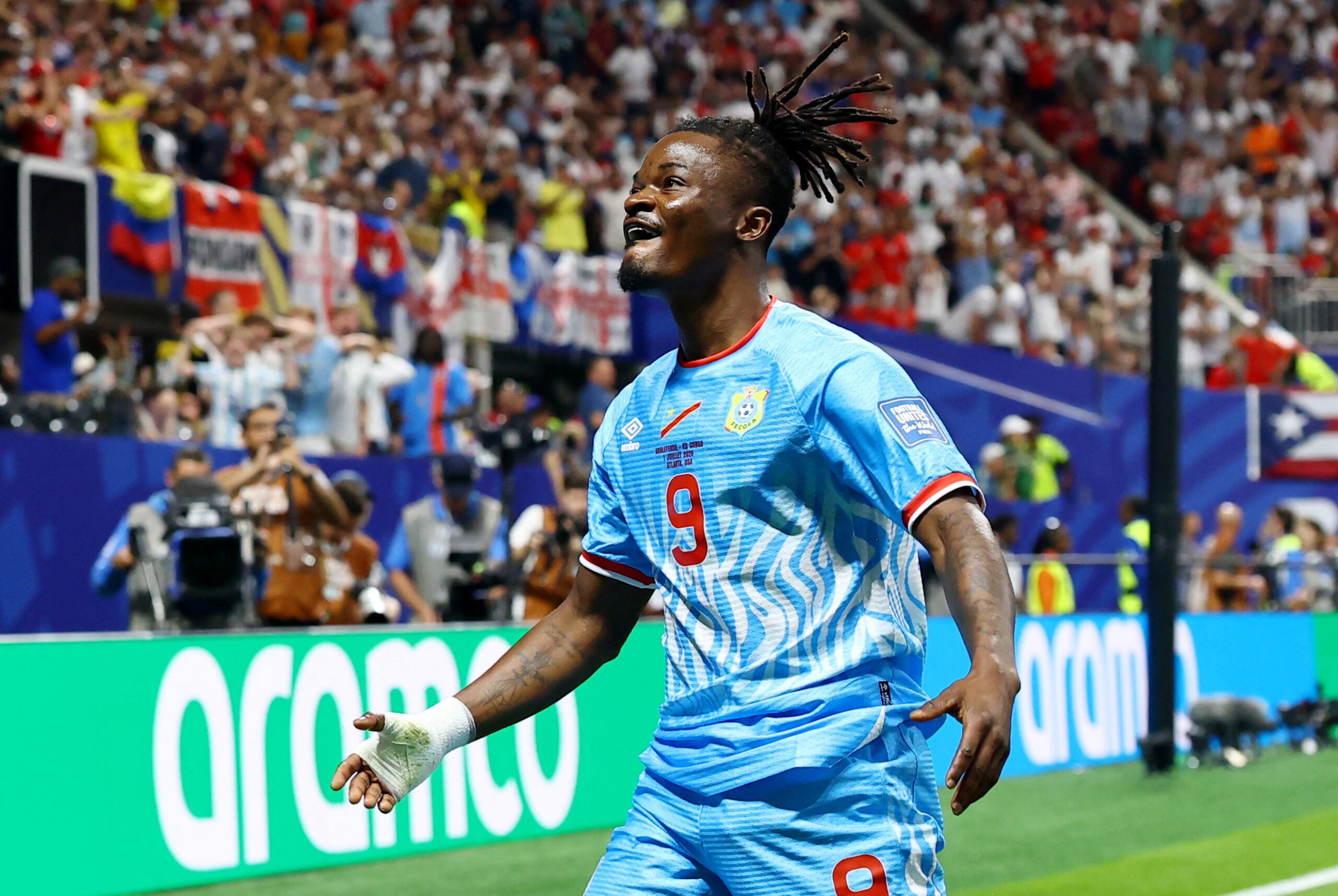 Autor do gol da RD Congo contra a Inglaterra foi herói nas Eliminatórias e fez carreira em Portugal