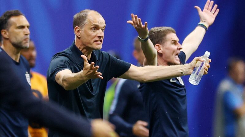 Técnico pede que alunos faltem a aula por jogo da Inglaterra na Copa, e gera reação do governo