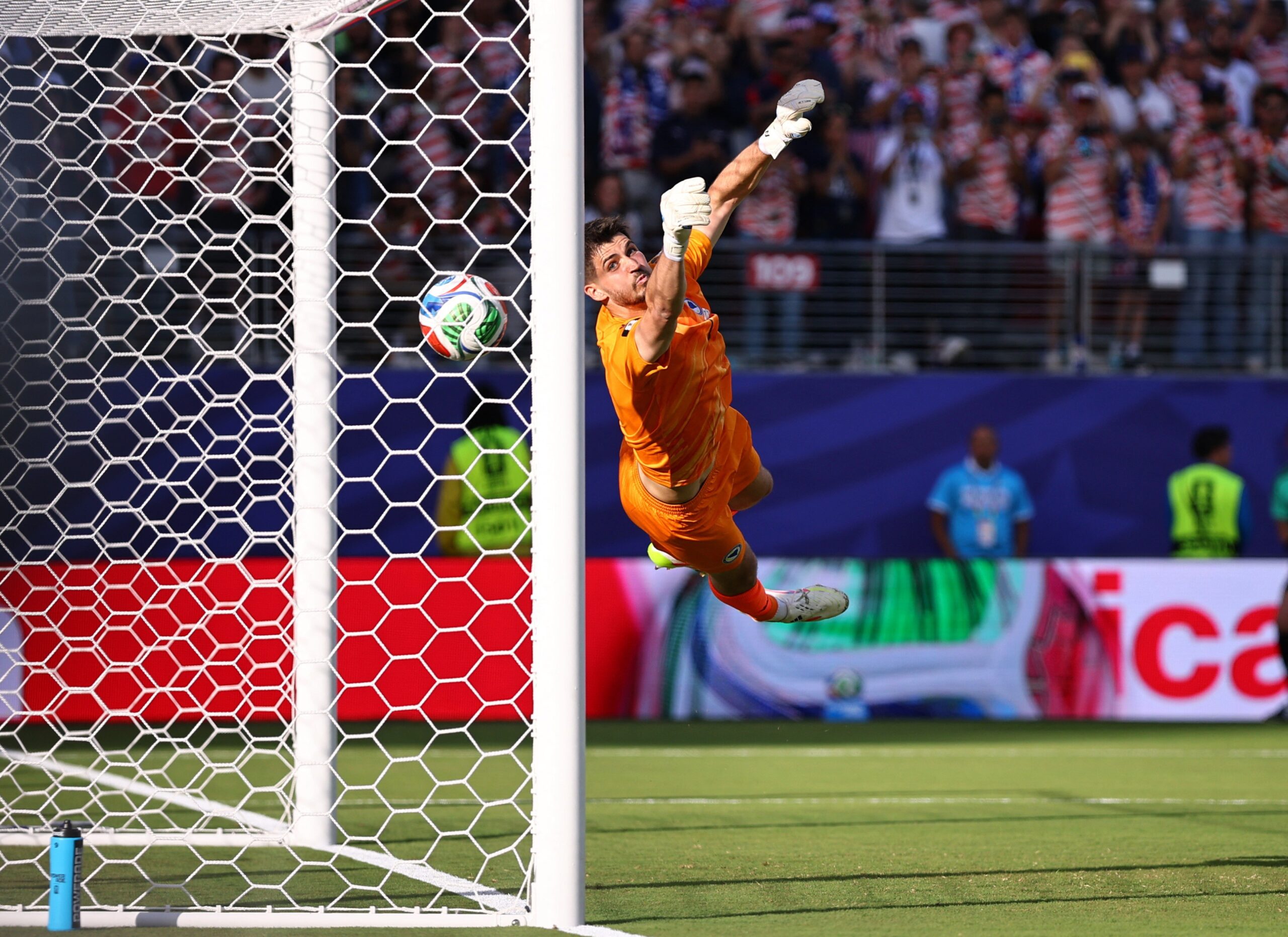 Redes sociais não perdoam goleiro da Bósnia em gol dos Estados Unidos: “Mão de alface”