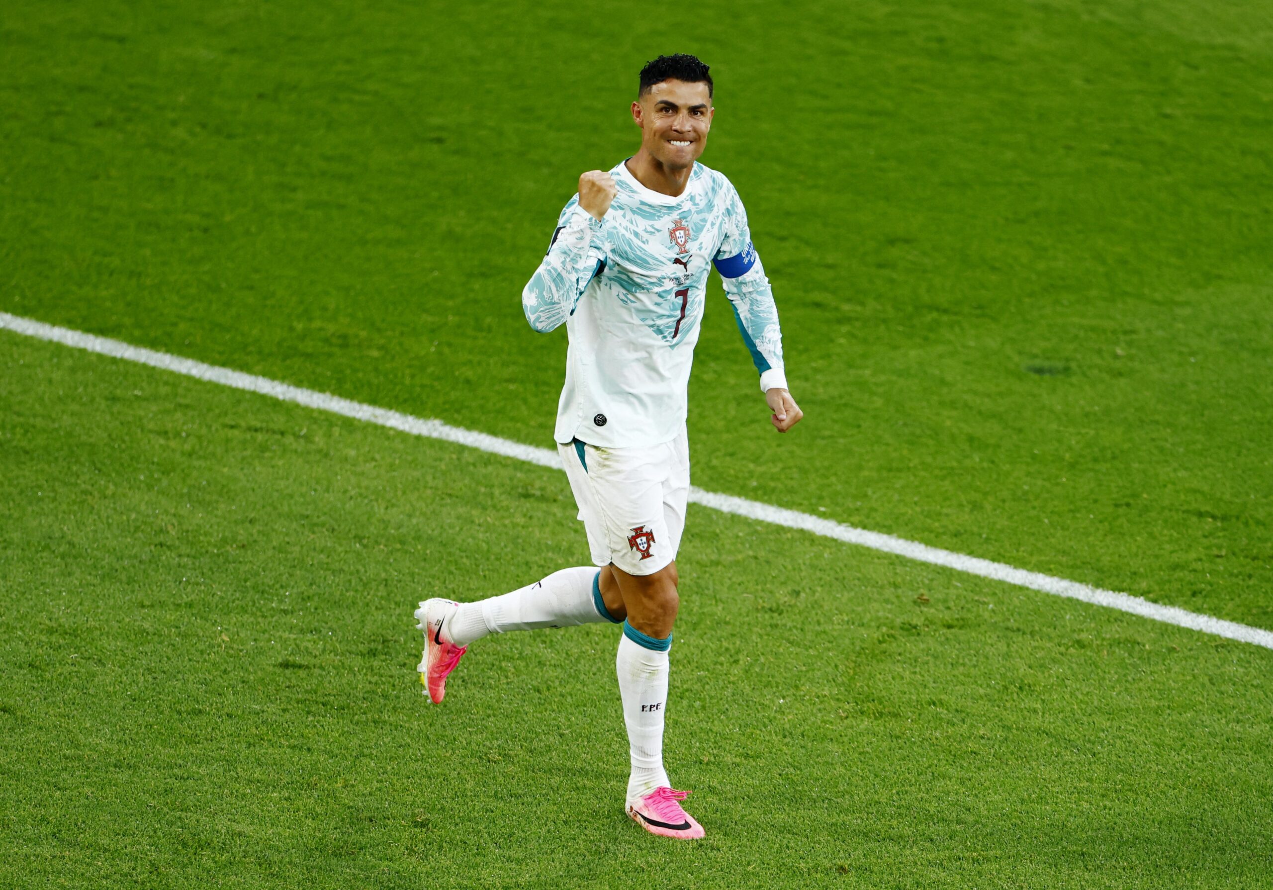 Web vai à loucura com primeiro gol de Cristiano Ronaldo em mata-mata de Copa: “Sai zika!”