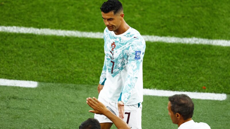 Substituído, Cristiano Ronaldo sai de campo com cara fechada em Portugal x Croácia; web reage