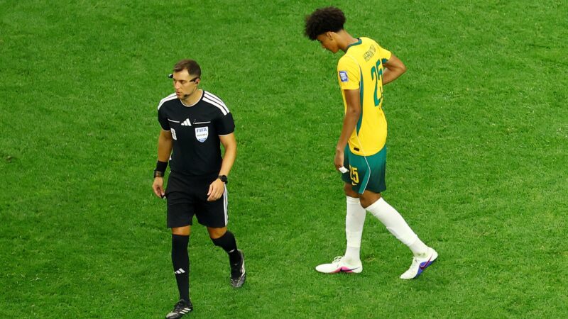 Ibrahimovic manda recado para zagueiro da Austrália na mira do Barcelona e que perdeu pênalti: “É o melhor”