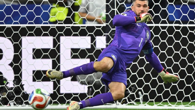 Bom em pênaltis? Veja histórico do goleiro da Austrália que entrou e não defendeu nenhuma cobrança