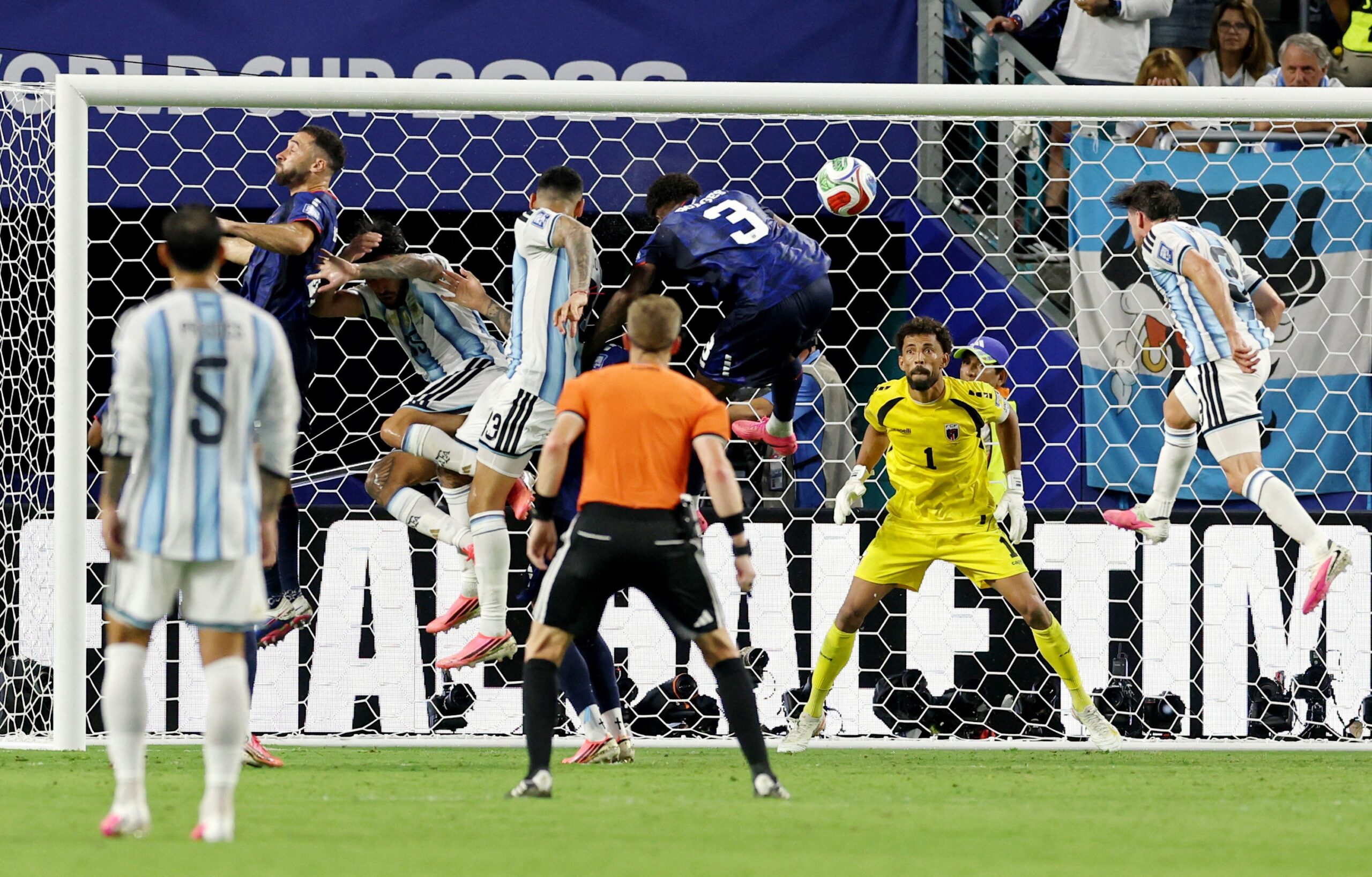 Análise: Argentina sofre pela primeira vez na Copa do Mundo e avança sob bandeira amarela