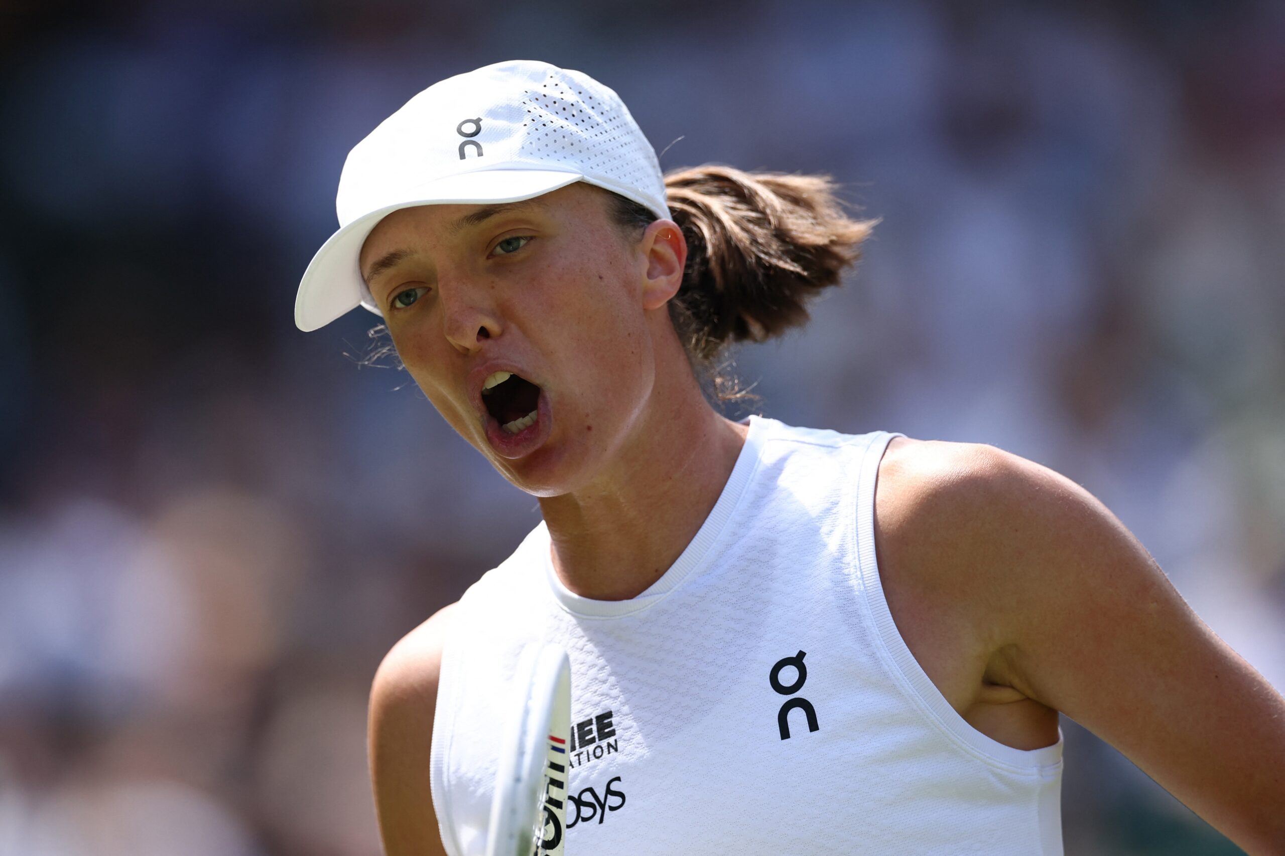 Eala se emociona após eliminar Swiatek e avançar às oitavas de Wimbledon