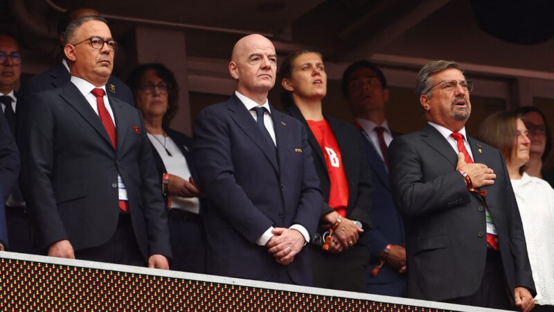 Presidente da Fifa nega interferência em decisão que tirou cartão vermelho de jogador dos EUA