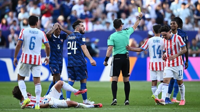 Federação da França cogita pedir à Fifa anulação do cartão amarelo que Olise recebeu contra Paraguai
