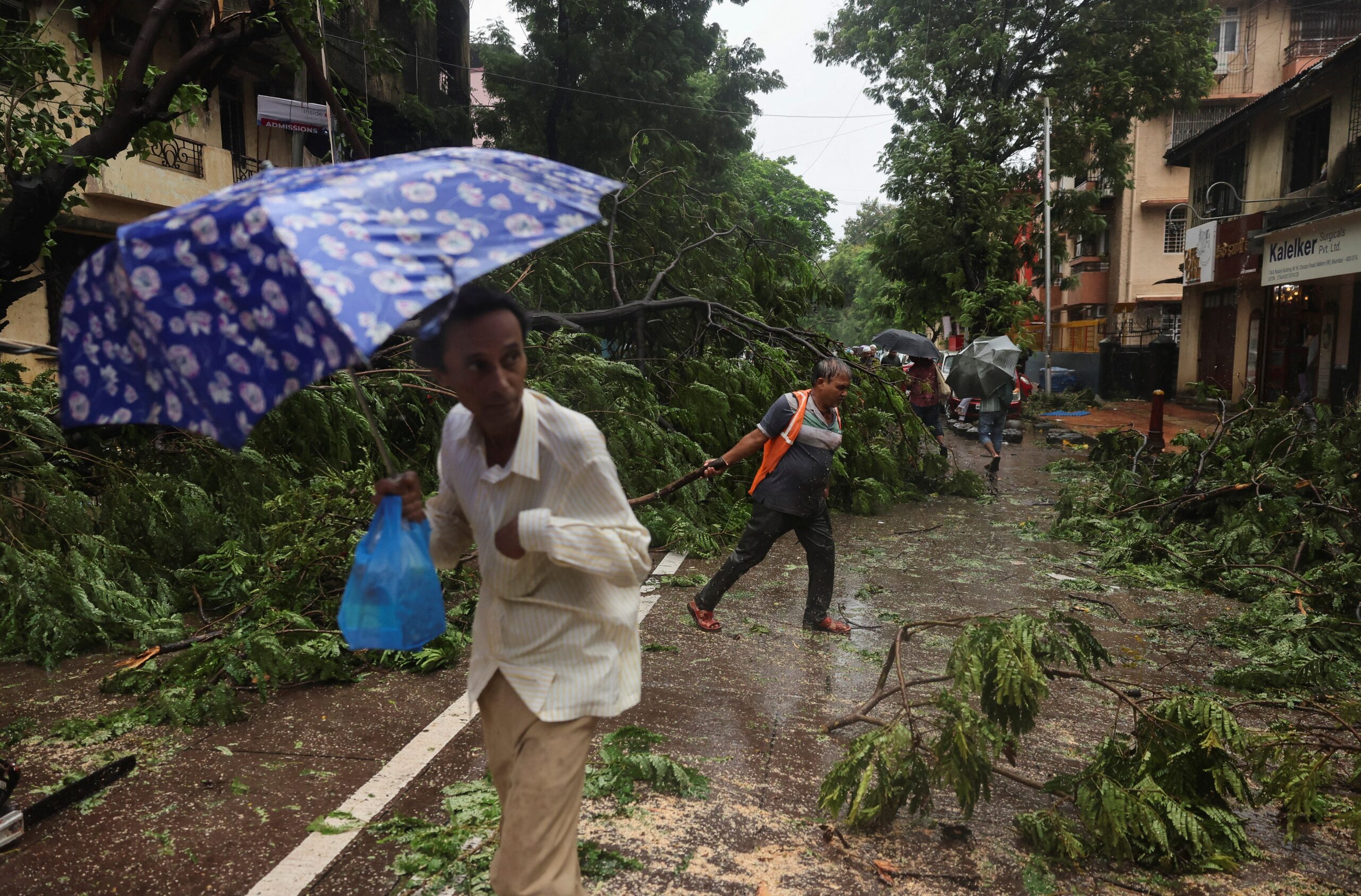 Chuvas deixam mortos e causam deslizamentos na Índia e Bangladesh