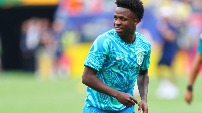 Jornal: Arsenal prepara o maior salário da história para tirar Vini Jr. do Real; veja os valores