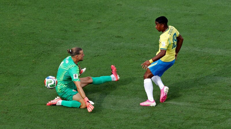 Goleiro que fez milagres contra o Brasil joga golfe, está sem clube e tem só nove partidas em 2026