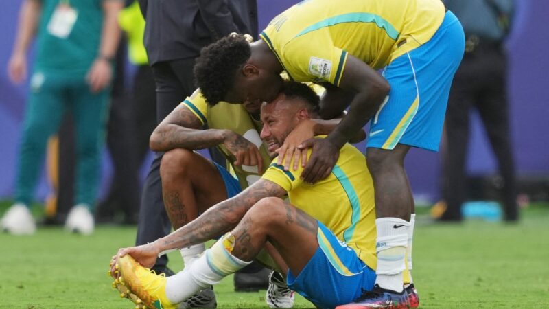 Choro, adeus de Neymar e recado de Ancelotti: o vestiário da Seleção após queda na Copa