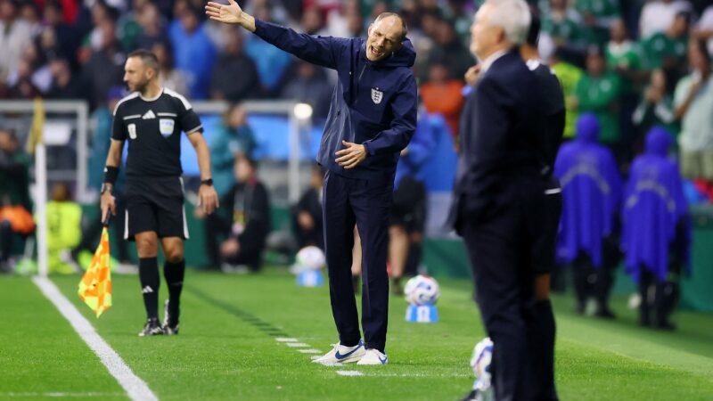 Técnico da Inglaterra detona arbitragem e cita sul-americanos no VAR
