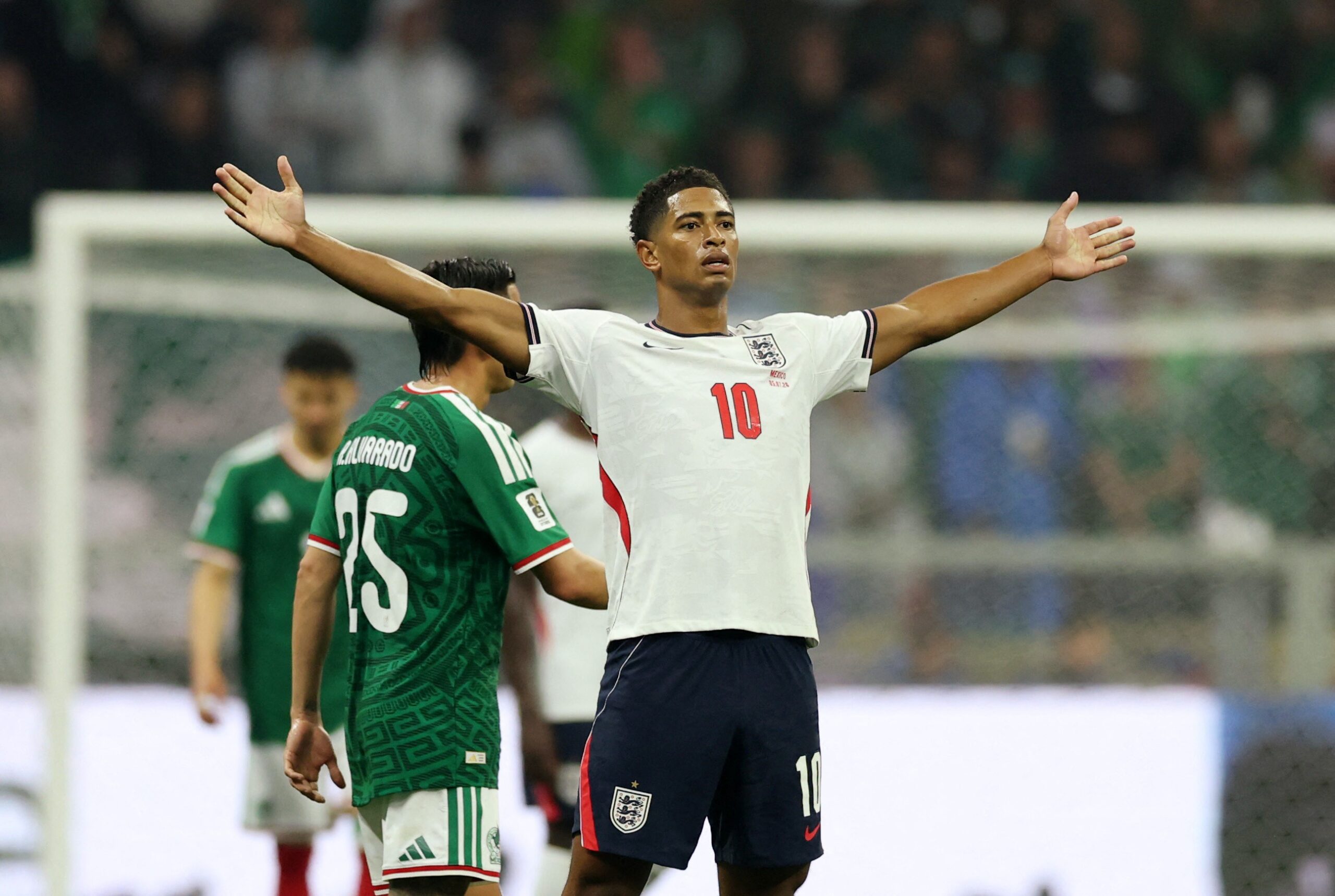 Bellingham dispara 17 posições e passa Vini Jr. em Power Ranking da Fifa após classificação inglesa
