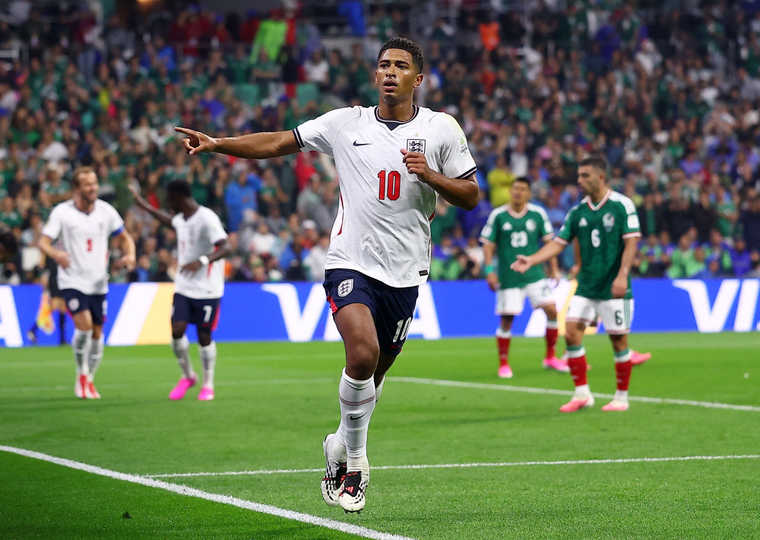 “Leões rugem na alti-Jude”: imprensa inglesa exalta Bellingham após classificação