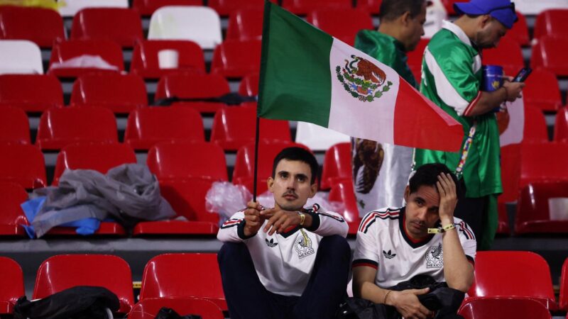 Empolgação quase ensurdecedora vira frustração na despedida do Azteca na Copa do Mundo