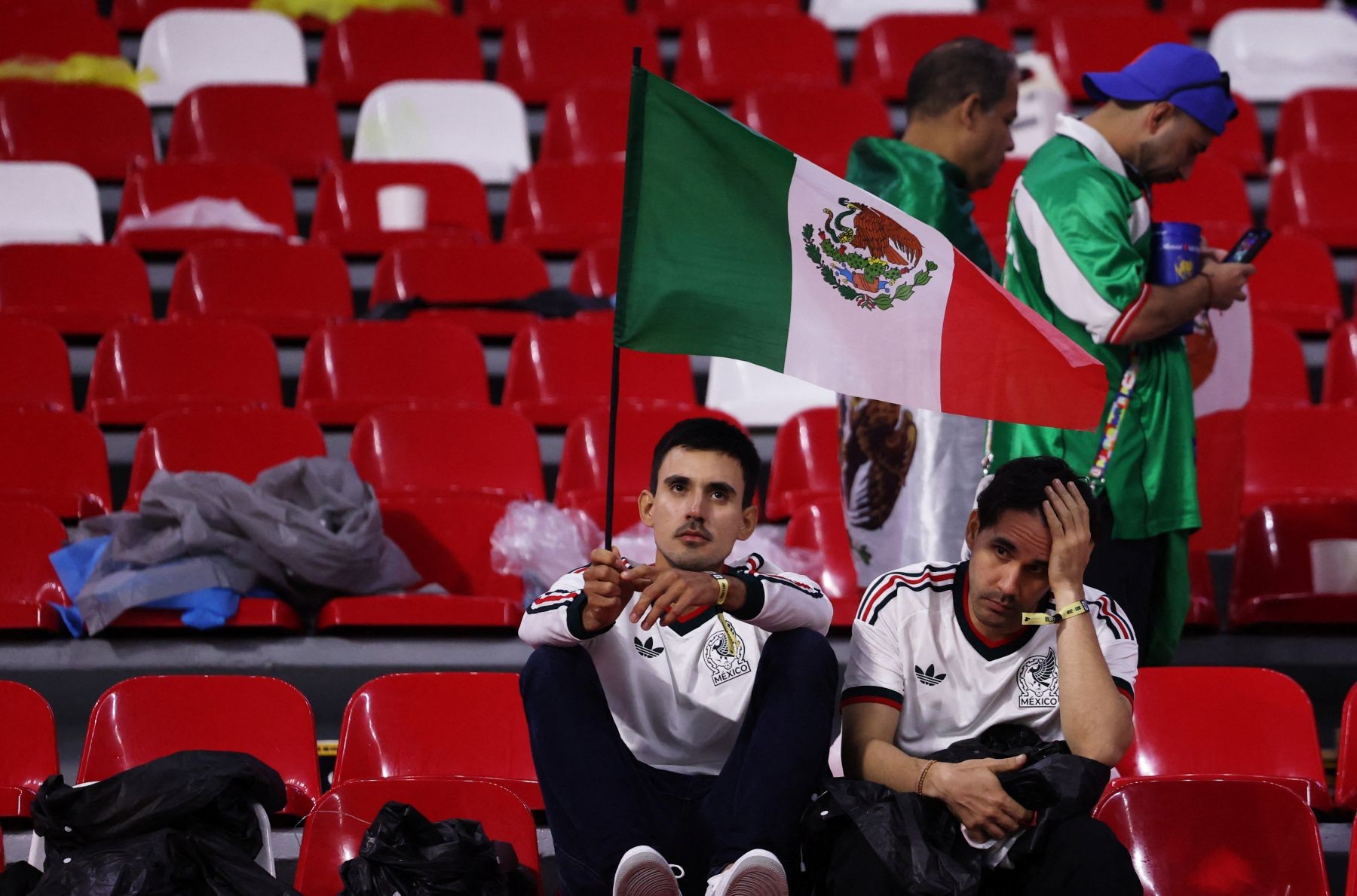 Empolgação quase ensurdecedora vira frustração na despedida do Azteca na Copa do Mundo
