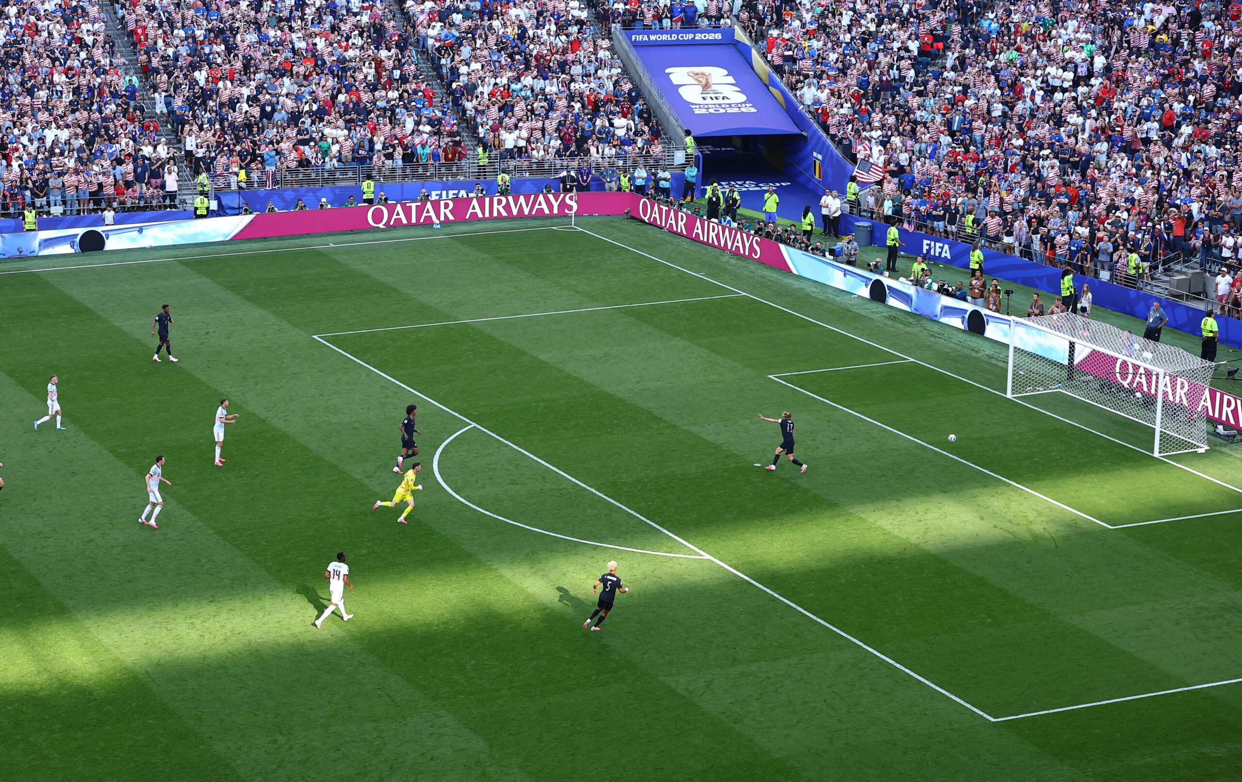 Falha bizarra do goleiro dos Estados Unidos diverte brasileiros na internet; veja reações
