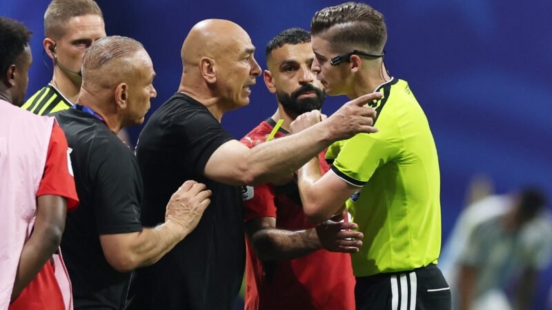 Federação do Egito faz queixa à Fifa contra árbitro de eliminação para a Argentina na Copa