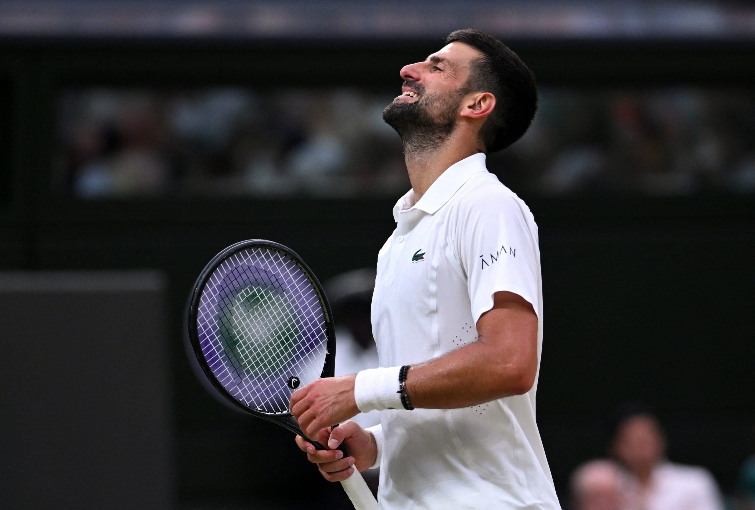 Djokovic vence duelo mais longo de quartas de final em Wimbledon e vai encarar Sinner na semifinal