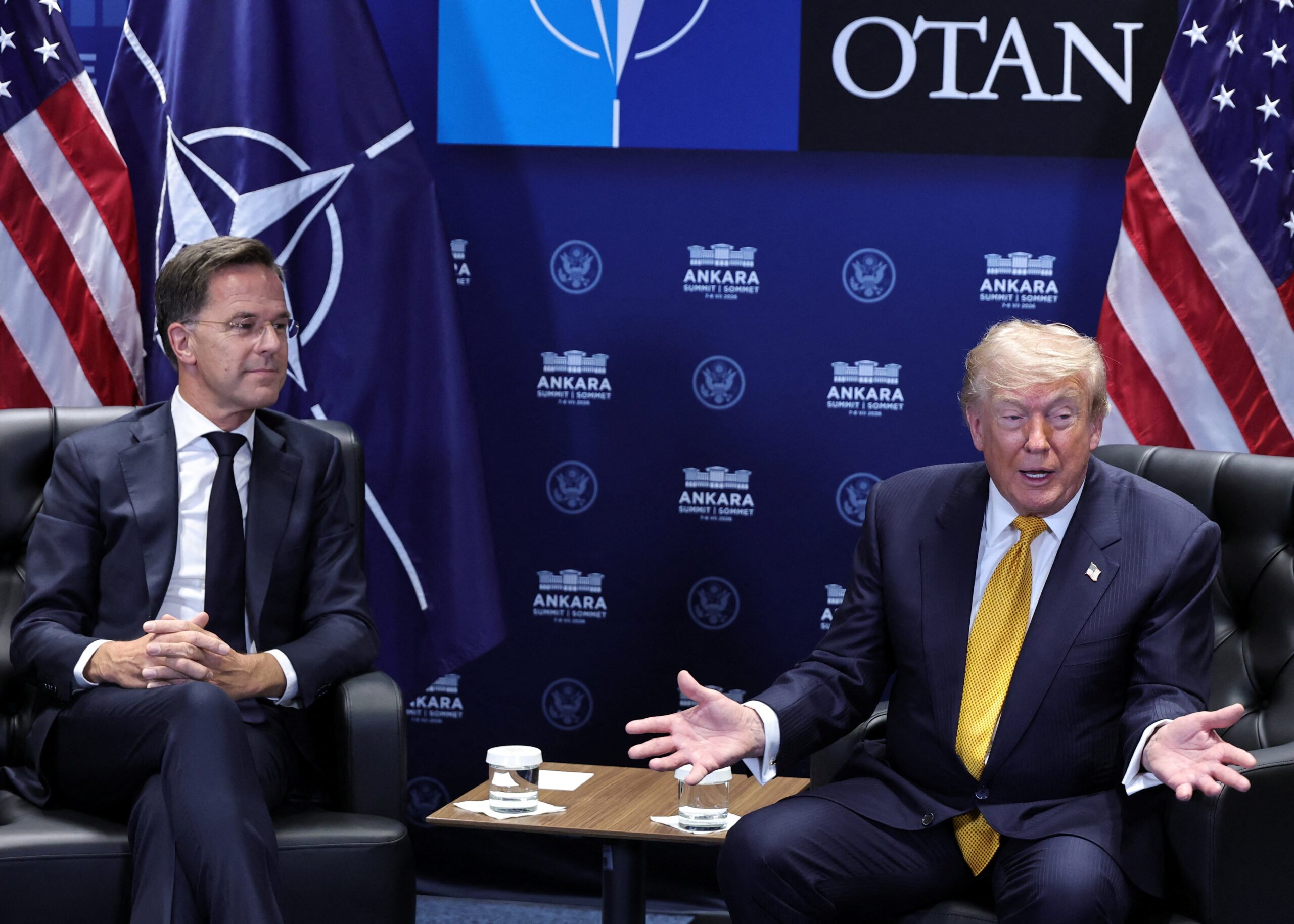 Trump diz estar ‘muito irritado’ com a Otan, volta a pressionar pela Groenlândia e distribui críticas em cúpula